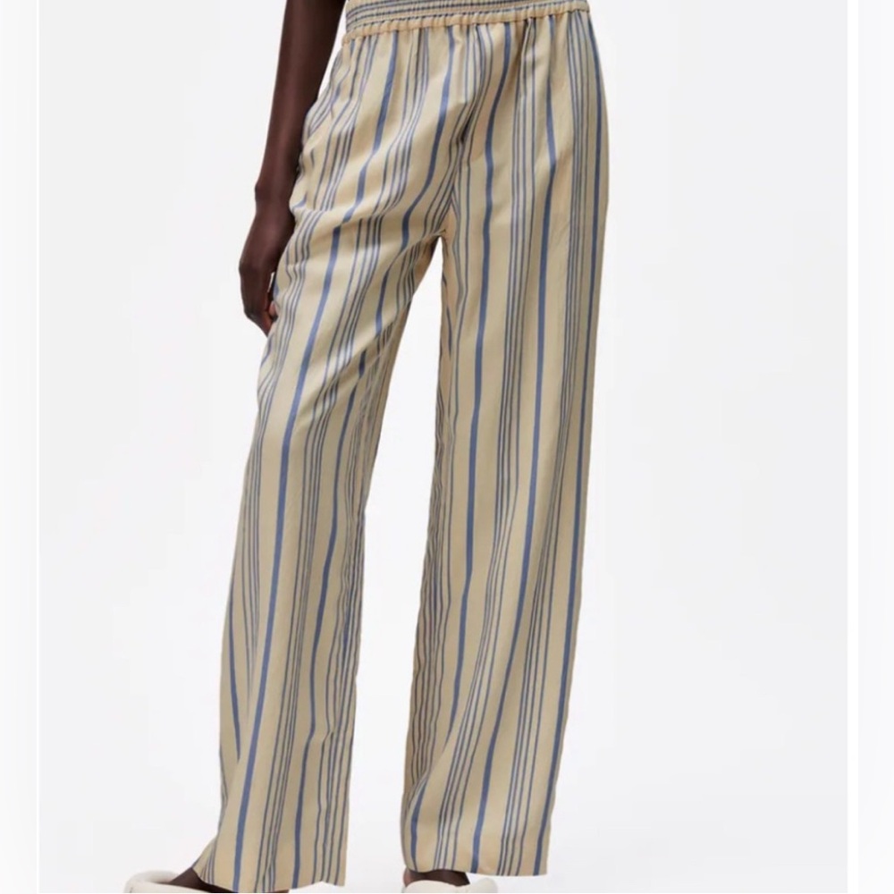 Zara high-waisted flowy pants with elastic waistband in size S